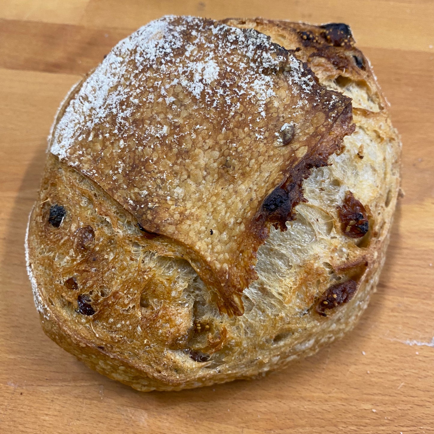 Rozijnen, vijgen, notenbrood