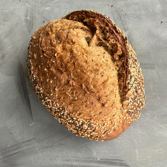 Licht bruin speltbrood met zaden en pitten