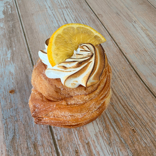 Cruffin lemon meringue