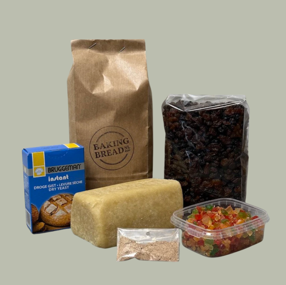 Stollen bakpakket met bloem, gist, rozijnen, hazelnoten, gekonfijte vruchtjes en amandelspijs